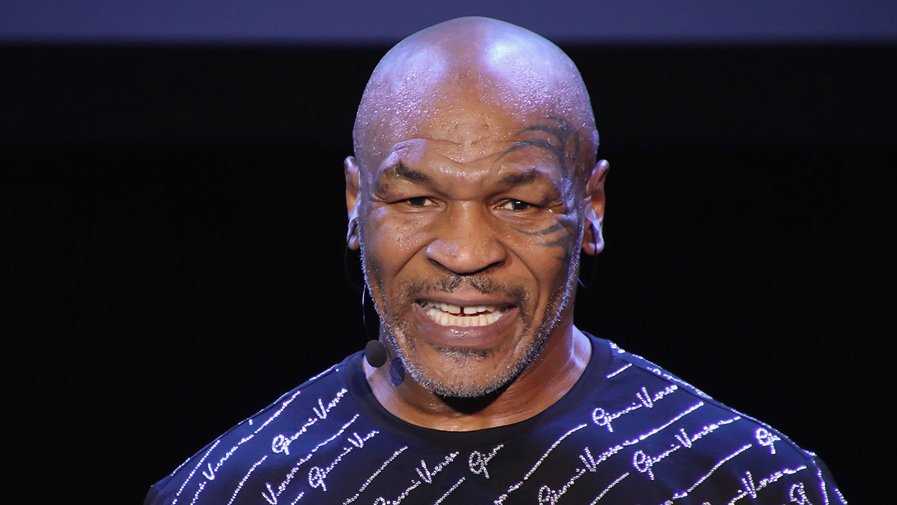 Huyền thoại Mike Tyson đã bước sang tuổi 55