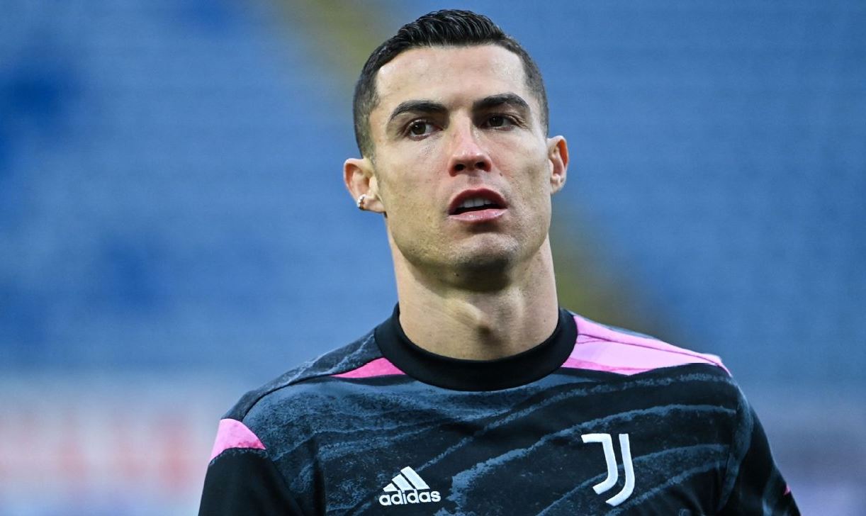 Ronaldo tiếp tục đồng hành với Juventus thêm một mùa giải